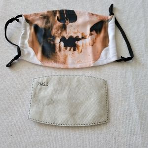 Last chance 2 piece Toothless skull mask & filter